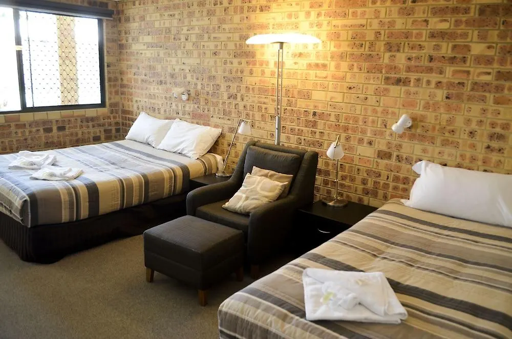 **** Motel Golden Beach Motor Inn Caloundra Australia